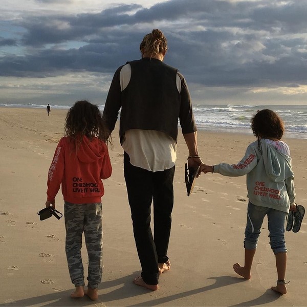 Jason jarang pergi liburan sendiri. Dia selalu menghabiskan waktu liburan bersama keluarga tercinta.(@prideofgypsies/Instagram) Jason jarang pergi liburan sendiri. Dia selalu menghabiskan waktu liburan bersama keluarga tercinta.(@prideofgypsies/Instagram)