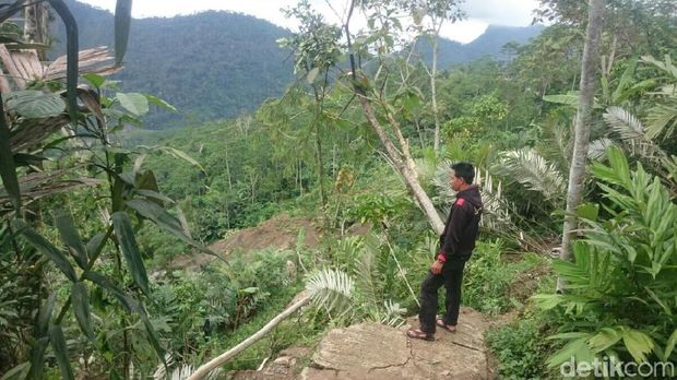 Tanah Gerak di Banjarnegara Tutup Akses Jalan Warga 4 Dusun