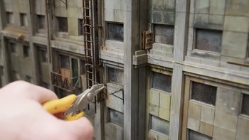 Tak hanya ukurannya yang menakjubkan, tingkat kedetailan yang diberikan pada miniatur ini juga sangat tinggi.