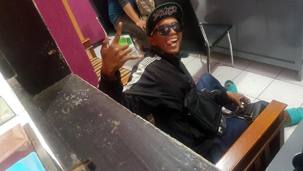 Ini Anak Punk yang Nyelonong Cari Novanto di Kantor Polisi