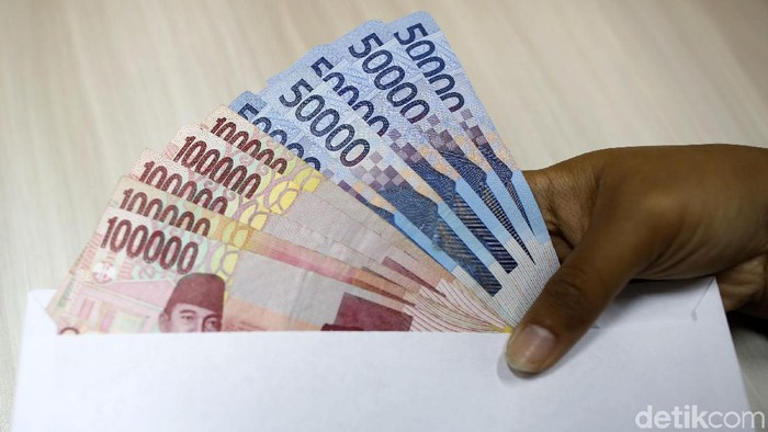 Illustrasi Uang Rupiah dan Dollar