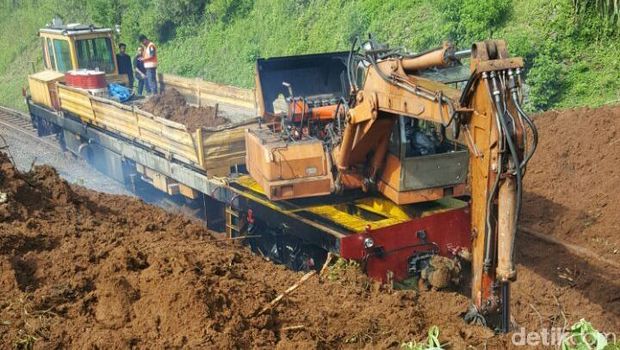 Longsor Garut Penumpang KA di Purwokerto Lanjut 