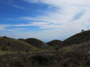 Pemandangan Menawan Omah Domes dari Atas Bukit Teletubbies