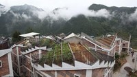 Lebih kerennya lagi, konsep urban farming juga diterapkan di hunian ini. Warga jadi bisa bercocok tanam di atap rumah mereka sendiri. (dok. Rural Urban Framework)