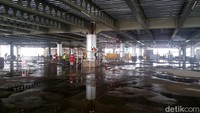 Sejumlah pekerja terlihat mengerjakan bagian paket 3, Kamis (23/11/2017).