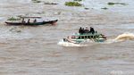 Melihat Kesibukan Sungai Musi Melihat Kesibukan Sungai Musi