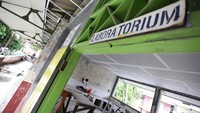 Rehabilitasi berat yang dimaksud yakni perbaikan sekolah pada bagian pagar, plafon, kusen, dan lainnya.