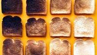 Makanan selalu jadi bagian besar dari dunia saya, ujar Wright. Ia juga pernah iseng membuat gradasi roti panggang gosong ini. Foto: Brittany Wright