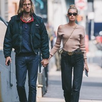 Elsa Hosk-Tom Daly, cukup banyak model yang jatuh hati pada pebisnis. Elsa adalah salahnya satunya. Ia berpacaran dengan wirausahawan Inggris itu sejak 2016. Foto: Instagram