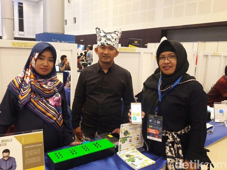 Mahasiswa Poliwangi Ciptakan Alat Bagi Pengajar Difabel Mahasiswa Poliwangi Ciptakan Alat Bagi Pengajar Difabel