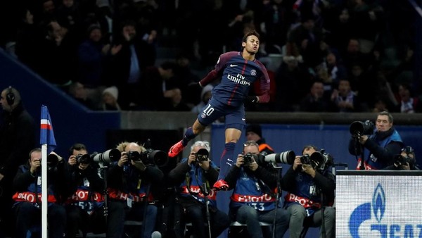 Foto-foto Terbaik Matchday V Liga Champions: Messi di Bench, Neymar Sang Predator