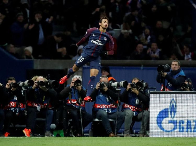 Foto-foto Terbaik Matchday V Liga Champions: Messi di Bench, Neymar Sang Predator