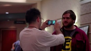 Pengunjung ada yang antusias membuat vlog. Foto: BBC