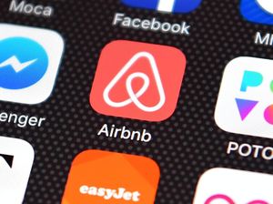 Pasangan Ini Ketakutan, Ada Kamera Tersembunyi ke Arah Ranjang Mereka