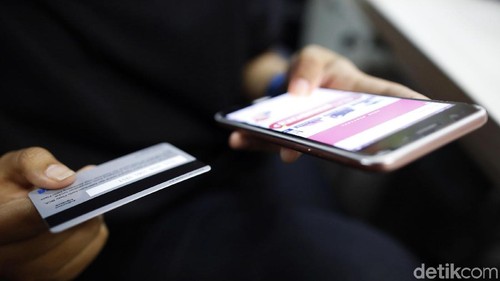 Illustrasi Kartu Kredit dan Belanja Online