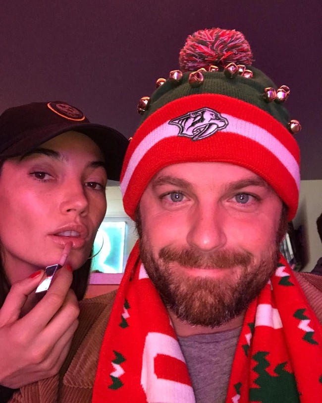 Lily Aldridge-Caleb Followill, Lily menikah dengan vokalis Kings of Leon pada 2011. Mereka punya seorang anak perempuan yang dinamakan Dixie Pearl Followill. Foto: Instagram