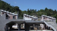 Di bagian bawah bangunan difungsikan sebagai ruang berkumpul untuk warga. Mereka bisa berinteraksi secara sosial dengan warga lainnya yang tinggal di tempat yang sama. (dok. Rural Urban Framework)