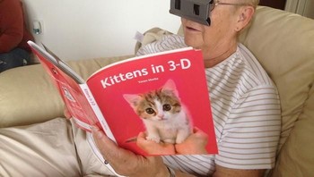 Pakai kacamata, biar gambar yang terlihat seperti 3D. (Foto: Boredpanda)