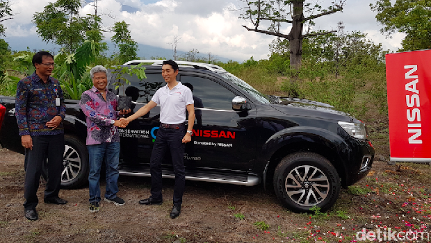 Nissan Navara untuk Penghijauan Gunung Agung