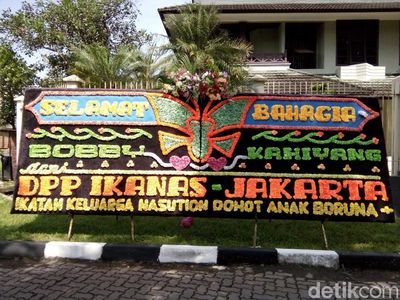 Melihat Toko Bunga di Medan Jelang Acara Adat Kahiyang-Bobby
