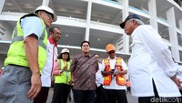 Erick Thohir juga ikut dalam rombongan.