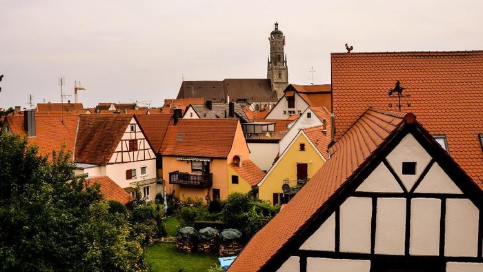Old rustic building exterior in romantic medieval town of Nördlingen in Bavaria, Germany.