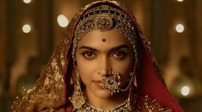 Deepika Padukone jadi kontroversi karena aktingnya di film tersebut dianggap kalangan Rajput (kelompok kanan India) menyalahi sosok Padmavati yang didewakan. Foto: istimewa