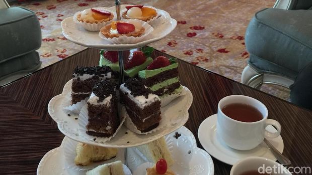 Aneka kue-kue dan sandwich untuk high tea (Odilia/detikTravel)