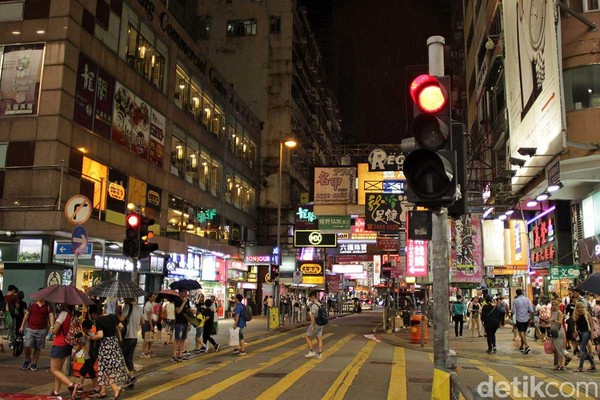 Бангкок гонконг. Tsim Sha Tsui Гонконг. Коулун цим ша Цуй. Цим ша Цуй (Tsim Sha Tsui). Ночная жизнь Гонконга.