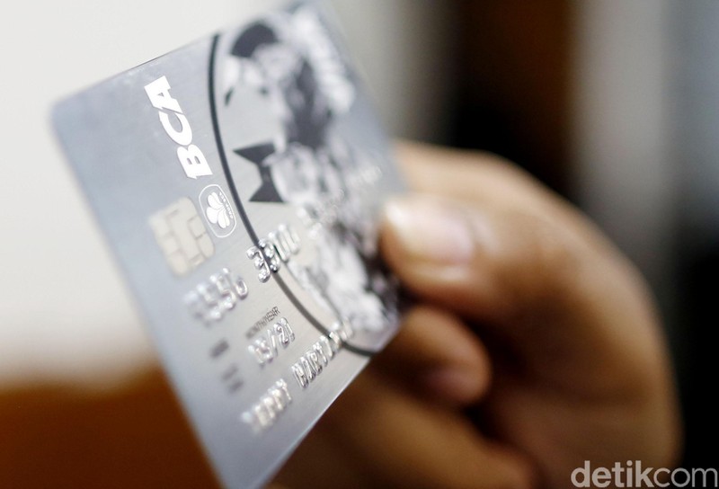 Illustrasi Kartu Kredit dan Belanja Online