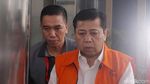 Diperiksa Lagi Sebagai Tersangka, Ekspresi Novanto Kok Serius Banget