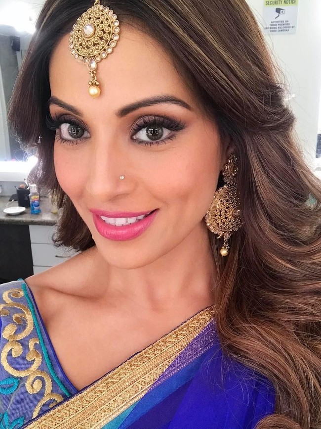 Bipasha Basu adalah artis cantik India dan juga mantan kekasih dari Cristiano Ronaldo. Karena kecantikannya pemain bola asal Real Madrid itu kepincut menjadi kekasihnya. Foto: Instagram