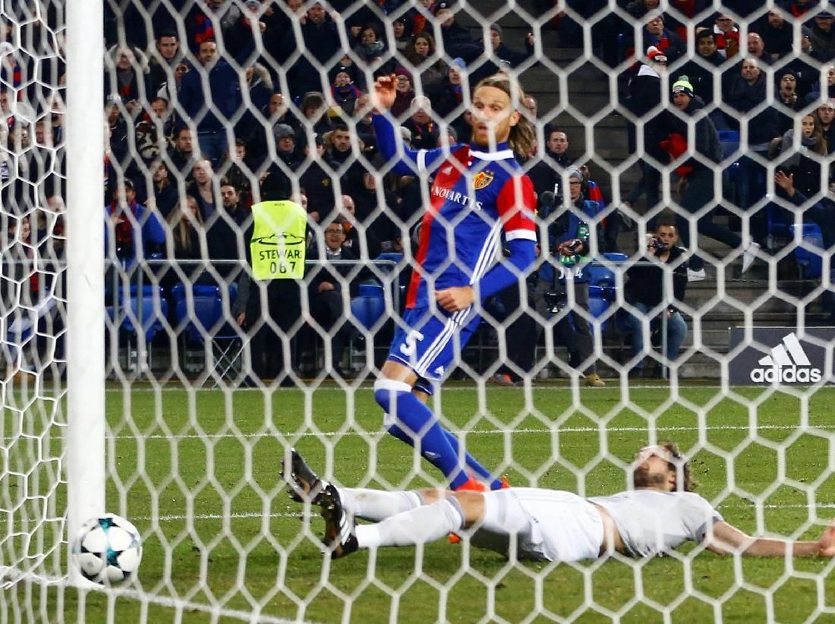 Manchester United saat takluk dari Basel. (Foto: Arnd Wiegmann/Reuters)