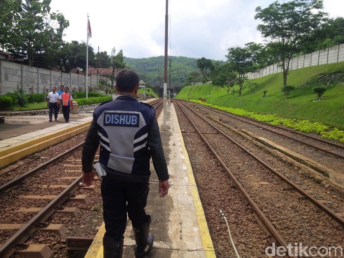 Jalur Kereta Api di Garut Ditargetkan Bisa Dilalui Sore Ini