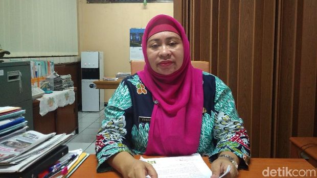 Lurah Tebet Timur, Yunaenah