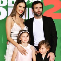 Alessandra Ambrosio-Jamie Mazur, keduanya sudah bertunangan sejak 2008 dan telah dikaruniai dua orang anak. Jamie sendiri adalah seorang co-founder sebuah e-commerce.  Foto: Instagram