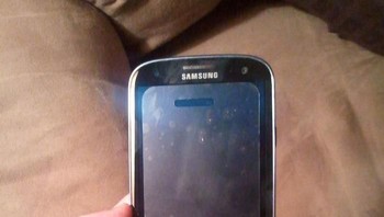 Ketika salah membeli screen protector ponsel. (Foto: Boredpanda)