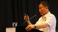 Menteri ESDM, Ignasius Jonan menjadi pembicara Seminar Nasional bertajuk Membentuk Solusi Kolaborasi: Inovasi Dalam sektor Publik di Jakarta, Kamis (22/11/2017). Seminar Nasional ini merupakan salah satu inisiatif Dewan Pengawas BPJS Ketenagakerjaan untuk menggalang masukan dari seluruh stakeholder dalam rangka memperkuat kinerja BPJS Ketenagakerjaan.