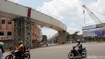 Ngeri! Bangunan Ini Hampir Cium Lintasan LRT Palembang