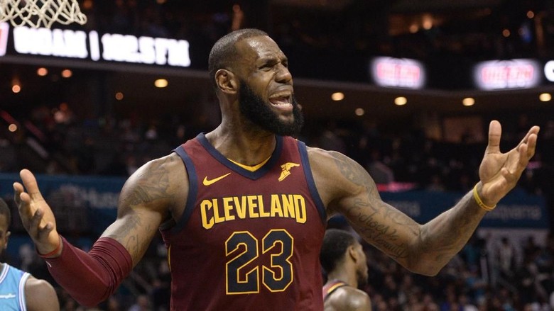 LeBron James Tanggapi Rumor soal Warriors LeBron James Tanggapi Rumor soal Warriors