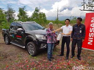 Nissan Navara untuk Penghijauan Gunung Agung