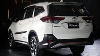 Low SUV Toyota Rush mengalami banyak perubahan. Perubahan yang paling terlihat adalah hilangnya konde atau ban serep yang berada di belakang mobil.