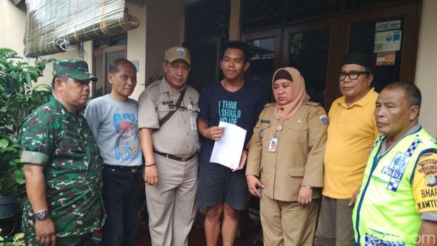 Shinobu menandatangani surat pernyataan soal cerita pasukan oranye mempertanyakan anggaran yang jadi viral