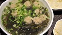 Seaweed soup atau Miyeok guk khas Korea adalah hidangan rumahan yang jarang dijual di restoran. Karenanya banyak orang mencari resep seaweed soup di YouTube. Foto: iStock