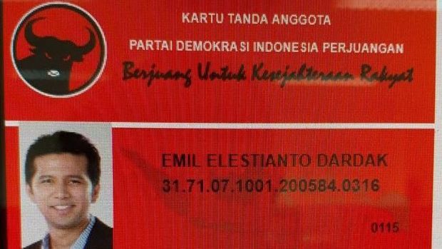 Emil Dardak Mbalelo, PDIP Tunjukkan KTA dan Momen Rapat Partai