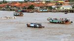 Melihat Kesibukan Sungai Musi Melihat Kesibukan Sungai Musi