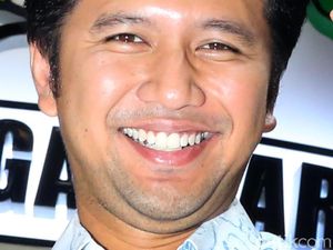 Permainan Dua Kaki PDIP di Pilgub Jatim