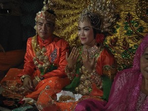Cerita Cinta dari Bone di Balik Mahar 118 Cincin Emas