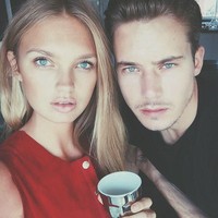 Romee Strijd-Laurens van Leeuwen, berwajah tampan, Laurens bukanlah seorang model tapi konsultan bisnis asal Belanda. Ia cukup sering mengunggah momen mesranya dengan Romee di Instagram. Foto: Instagram