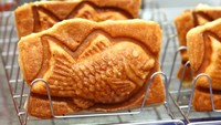 Croissant Bungeoppang namanya. Makanan ini juga disebut dengan goldfish bread. Kalau biasanya dibuat dengan bahan pancake, kali ini justru dibuat dengan adonan croissant yang renyah. Foto: Daniel Food Diary